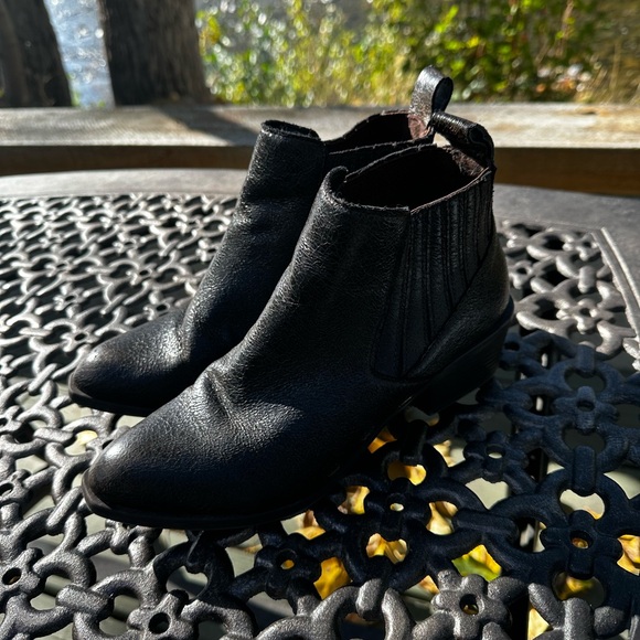 Dolce Vita Black Ankle Booties - Picture 6 of 8